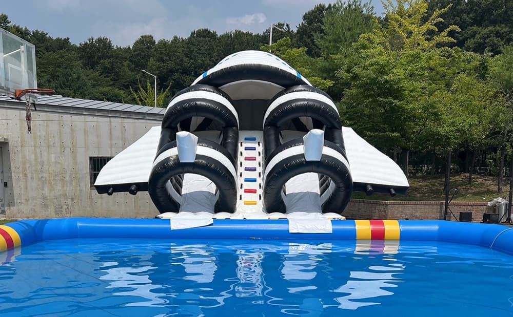 우주선 워터슬라이드
